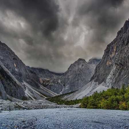 The Rock Hotel Лицзян Экстерьер фото